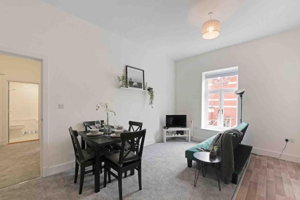 Town Center Apartment In Bishops Stortford Birchanger Екстериор снимка