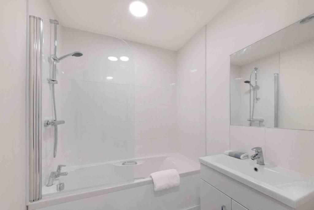 Town Center Apartment In Bishops Stortford Birchanger Екстериор снимка